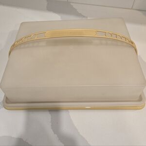 Vintage Tupperware Harvest Gold Cake Carrier